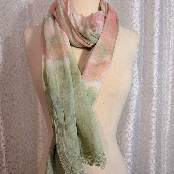 Accessories - Beautiful tie-dyed light pink and green scarf